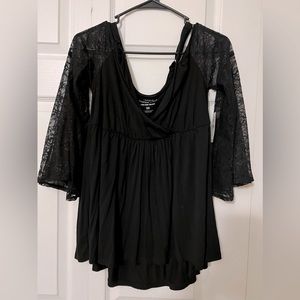 Brand New Torrid off the shoulder shirt size 00